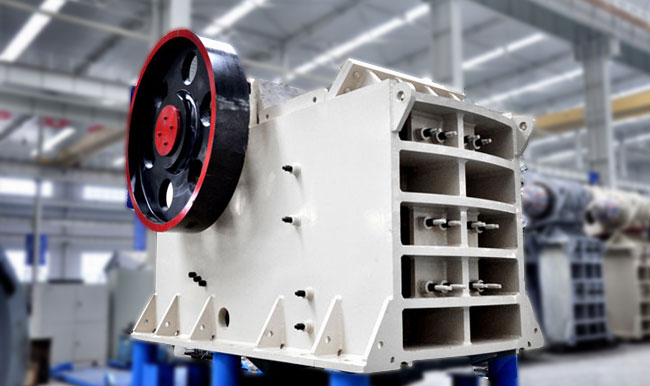 顎式破碎機，迷宮格外形設計，可大大減少粉塵產(chan) 生