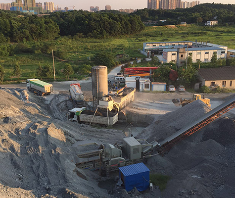 時產(chan) 200噸建築垃圾移動破碎站